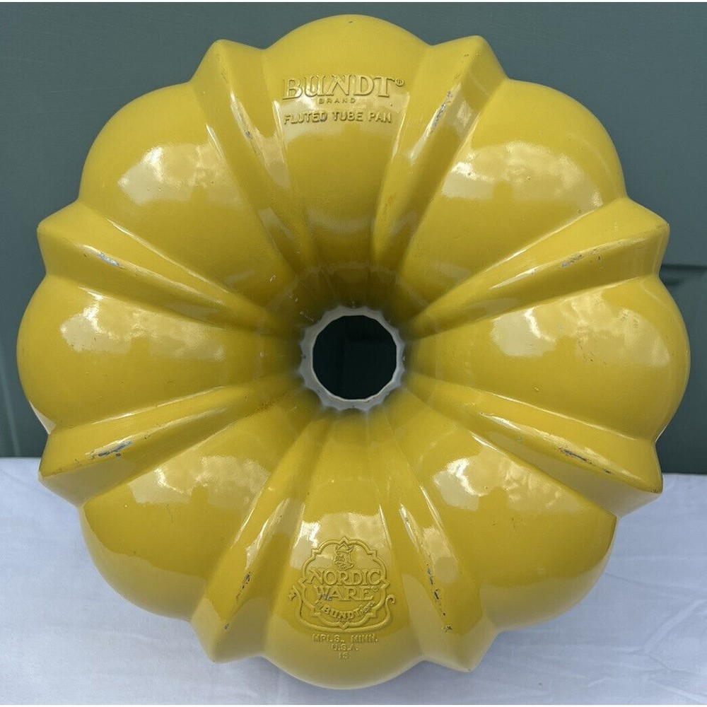 Vintage Nordic Ware Harvest Yellow Orange Ombré 10" Fluted Bundt Cake Pan